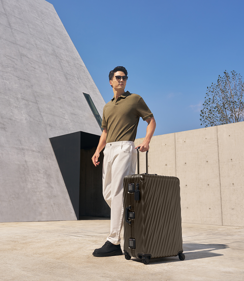 Tumi 19 DEGREE ALUMINUM EXTENDED TRIP P/C  lifestyle | TUMI