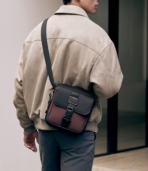 ALPHA BRAVO Junior Crossbody  lifestyle | TUMI