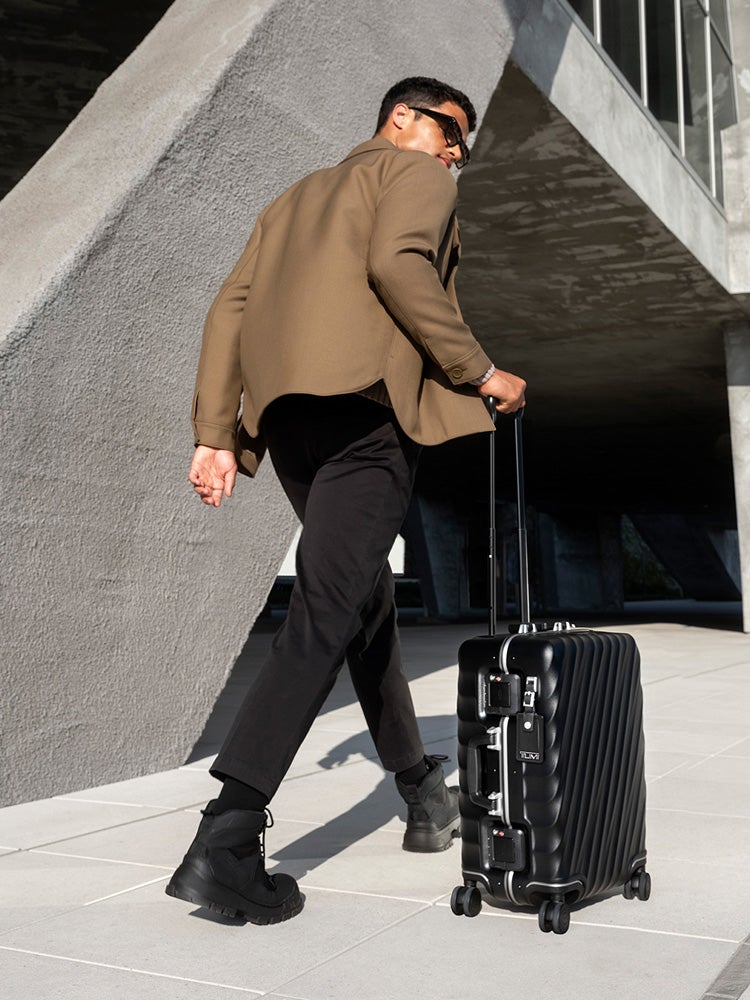 tumi-travel-landing-page-banner